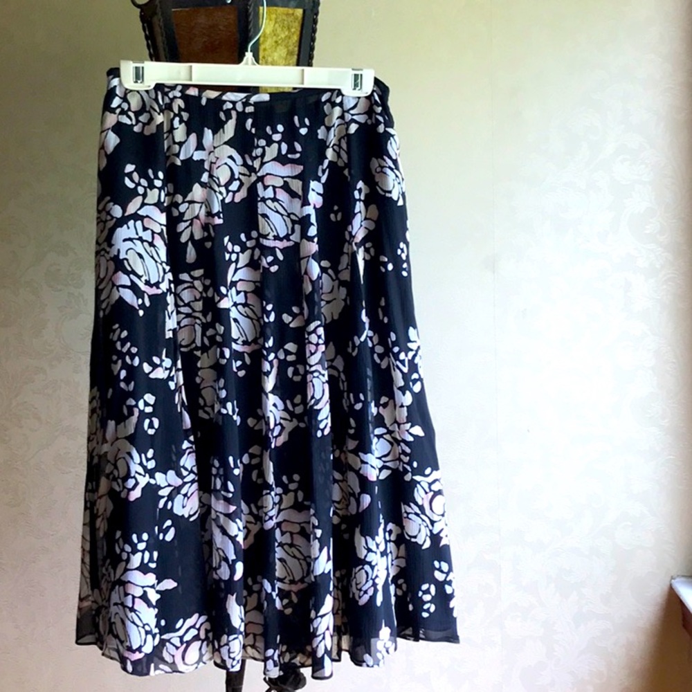 Sweet & Flowy Jones of NY Skirt